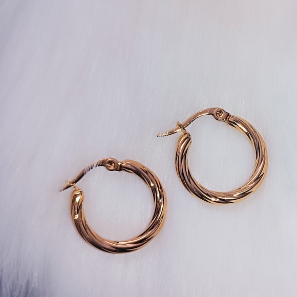 Classic Gold plated Earing - Picture 5 of 9